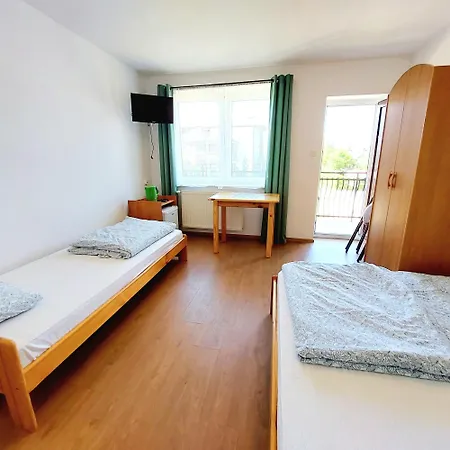 Chyba Wyspa, Kwatera prywatna